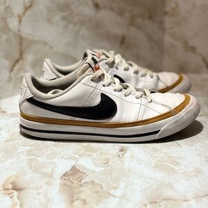 Nike Court Legacy low-top sneakers